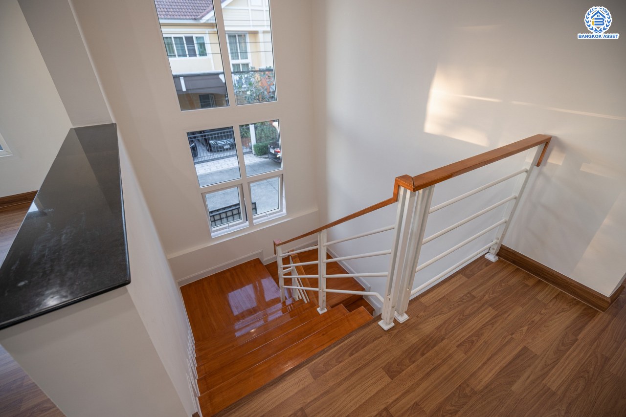 บ้านมือสองตกแต่งใหม่ โครงการ เพอร์เฟคเพลส1 ราชพฤกษ์ คุณภาพแบรนด์ Property Perfect เนื้อที่ 66.2 ตร.ว. ตอบโจทย์ทุกการอยู่อาศัย ฟังก์ชัน 3 ห้องนอน 3 ห้องน้ำ 2 ที่จอดรถ บนทำเลติดถนนราชพฤกษ์ ใกล้วงเวียนพระราม5 รถไฟฟ้าสายสีม่วง "สถานีบางรักน้อยท่าอิฐ" และจุดขึ้นทางด่วน "กาญจนาภิเษก"